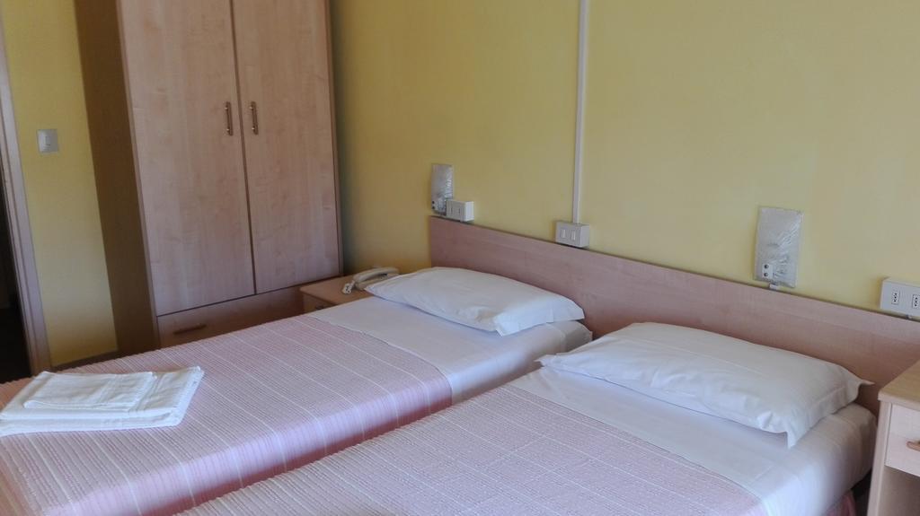 Hotel Ninfea Червия Екстериор снимка