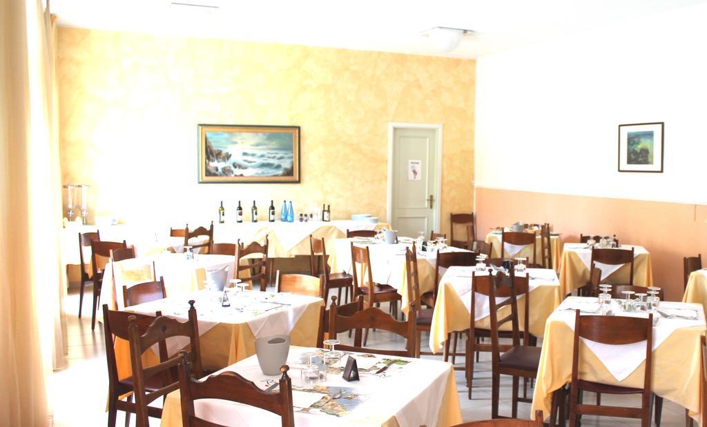 Hotel Ninfea Червия Екстериор снимка