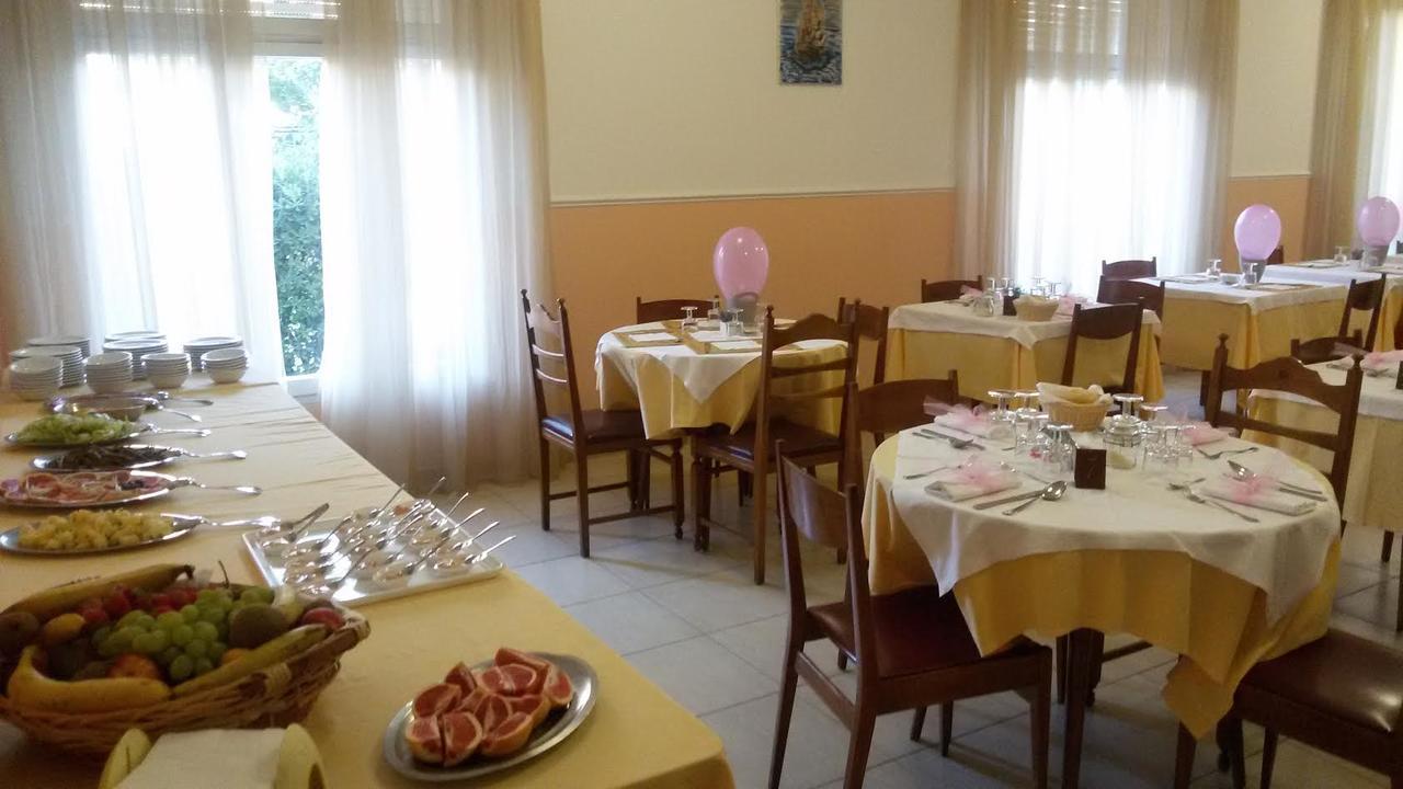 Hotel Ninfea Червия Екстериор снимка